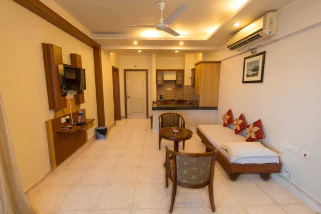 Empires Hotel Puri Buitenkant foto