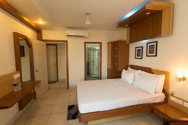 Empires Hotel Puri Buitenkant foto
