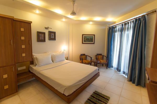 Empires Hotel Puri Buitenkant foto