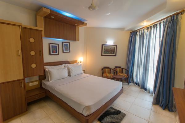 Empires Hotel Puri Buitenkant foto