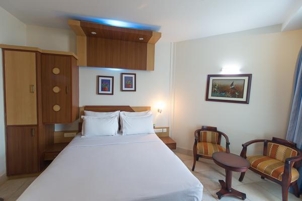 Empires Hotel Puri Buitenkant foto